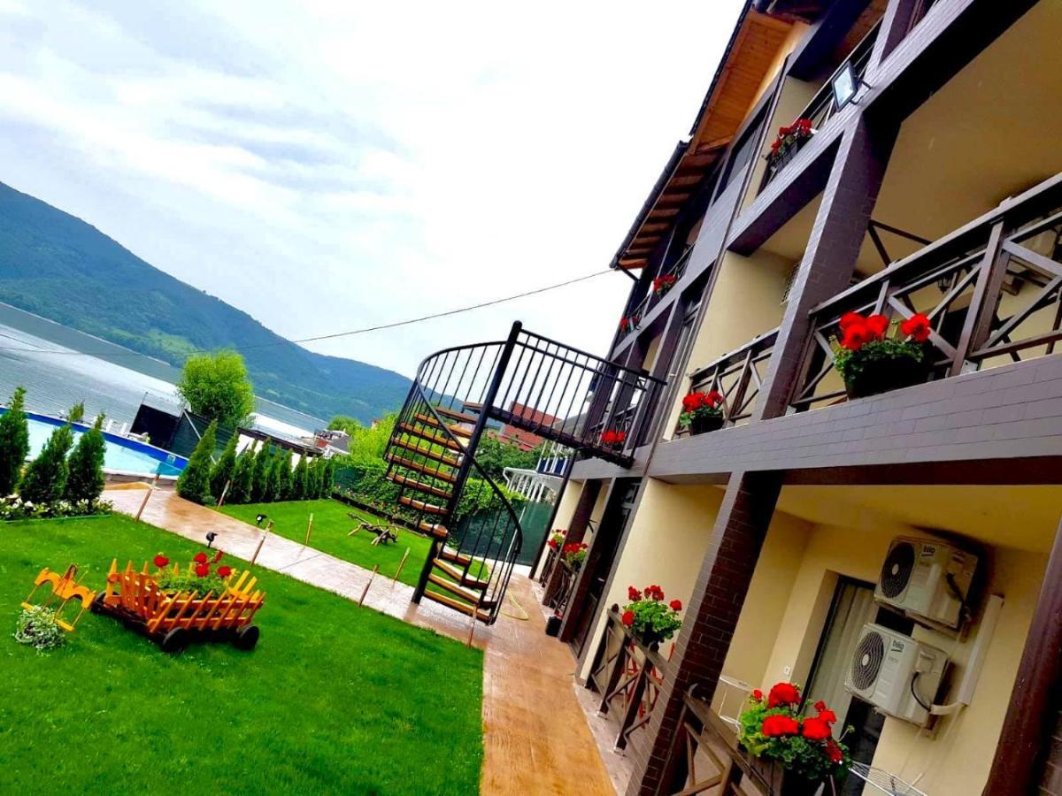 Hotel Mustaciosul Dunarii Ieşelniţa Exteriér fotografie