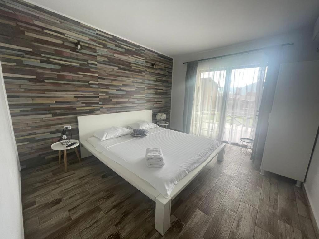 Hotel Mustaciosul Dunarii Ieşelniţa Exteriér fotografie