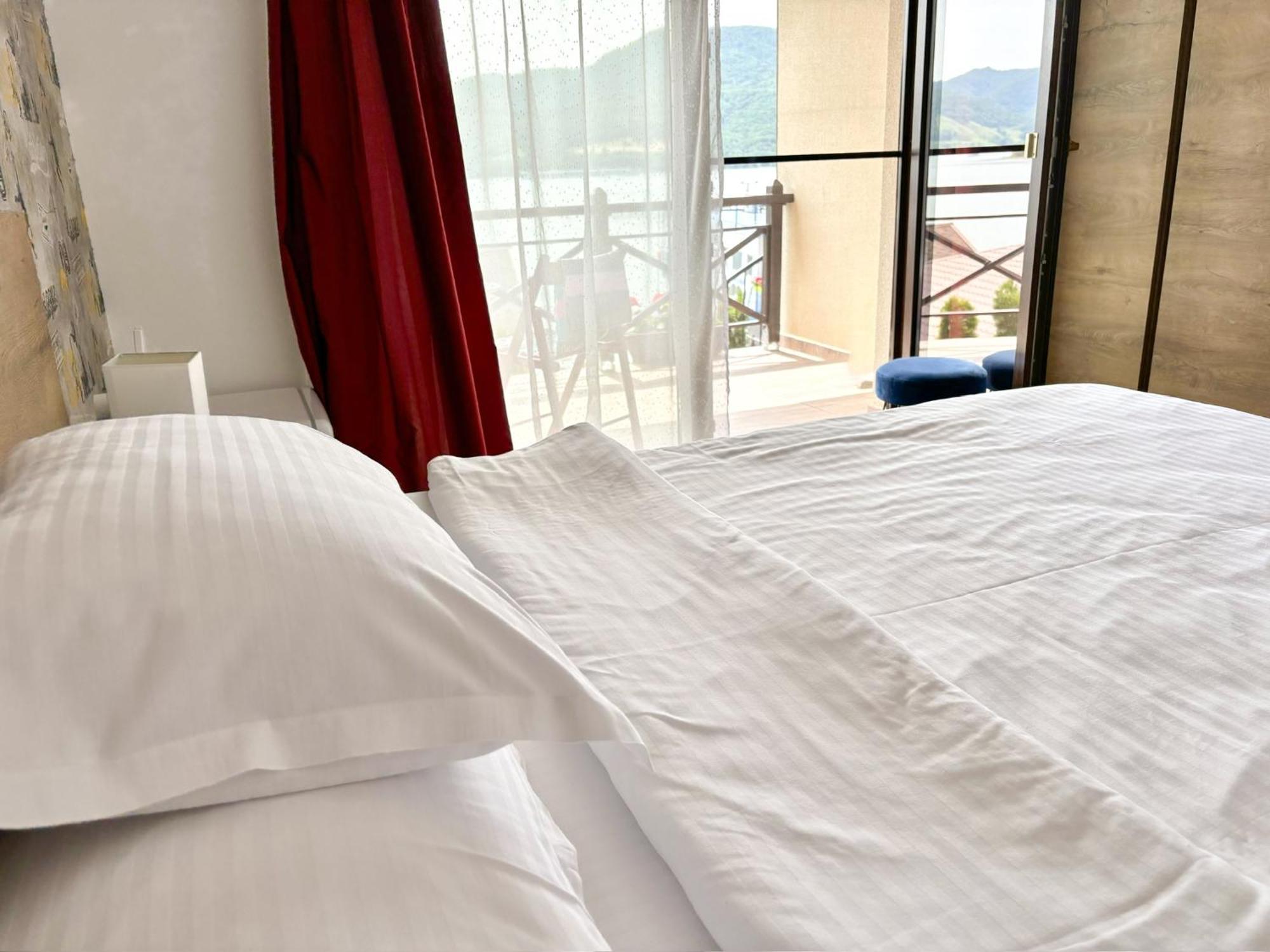 Hotel Mustaciosul Dunarii Ieşelniţa Exteriér fotografie