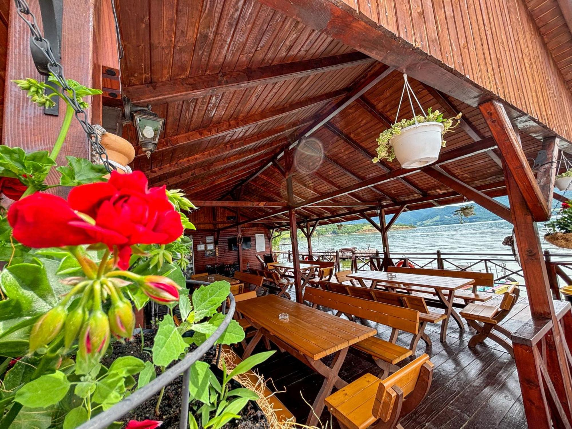 Hotel Mustaciosul Dunarii Ieşelniţa Exteriér fotografie